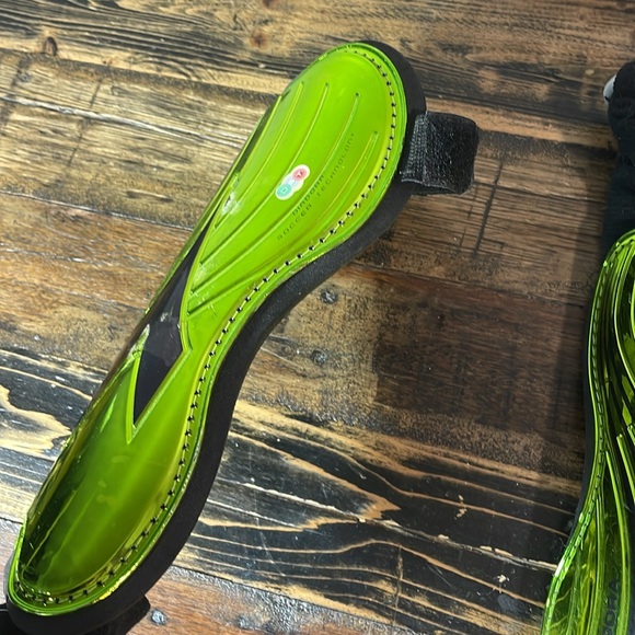 Diadora soccer shin pads size 9” - Picture 13 of 17